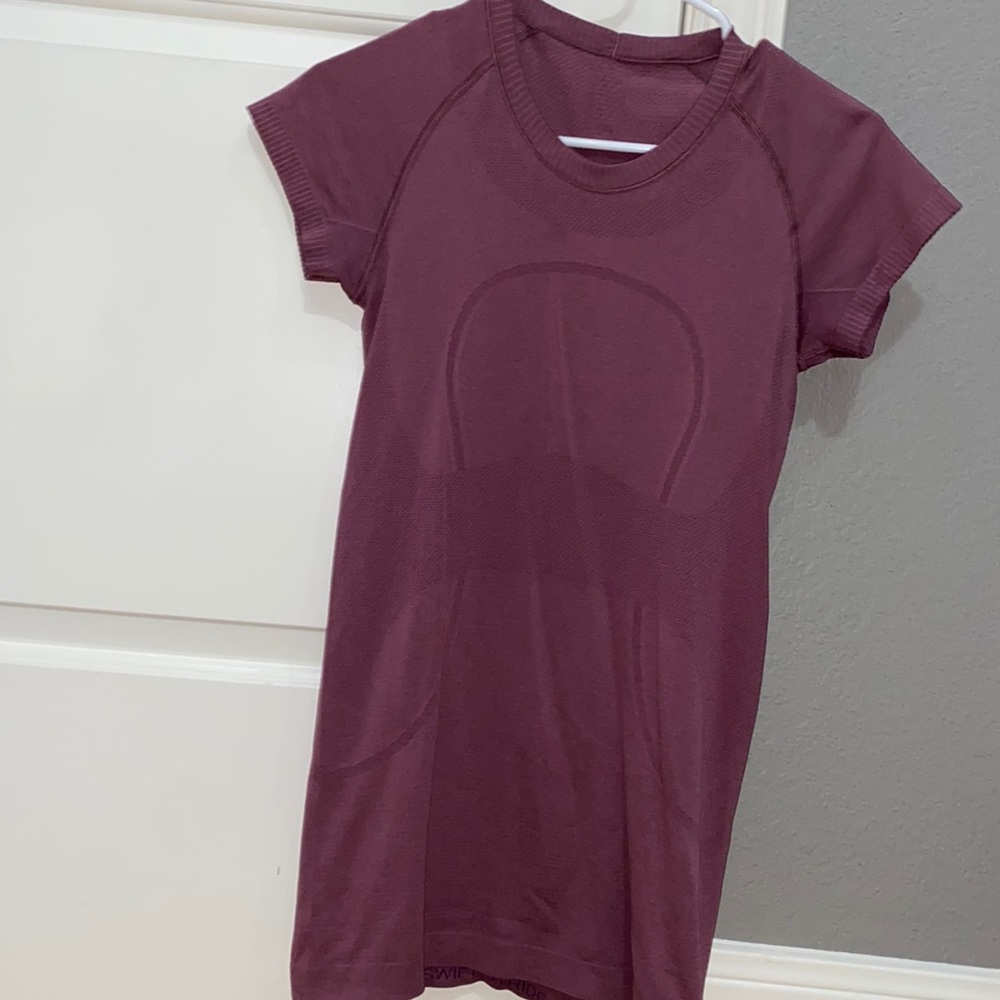 Lululemon size 6 swiftly tech shirt
